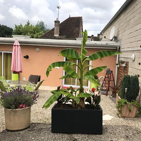 Вилла Loft L Atelier De Jacques Pres De Chablis Villy  Экстерьер фото