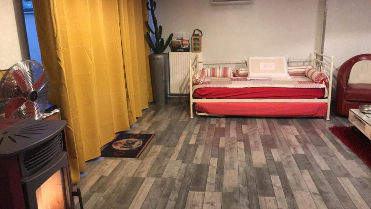 Вилла Loft L Atelier De Jacques Pres De Chablis Villy  Экстерьер фото